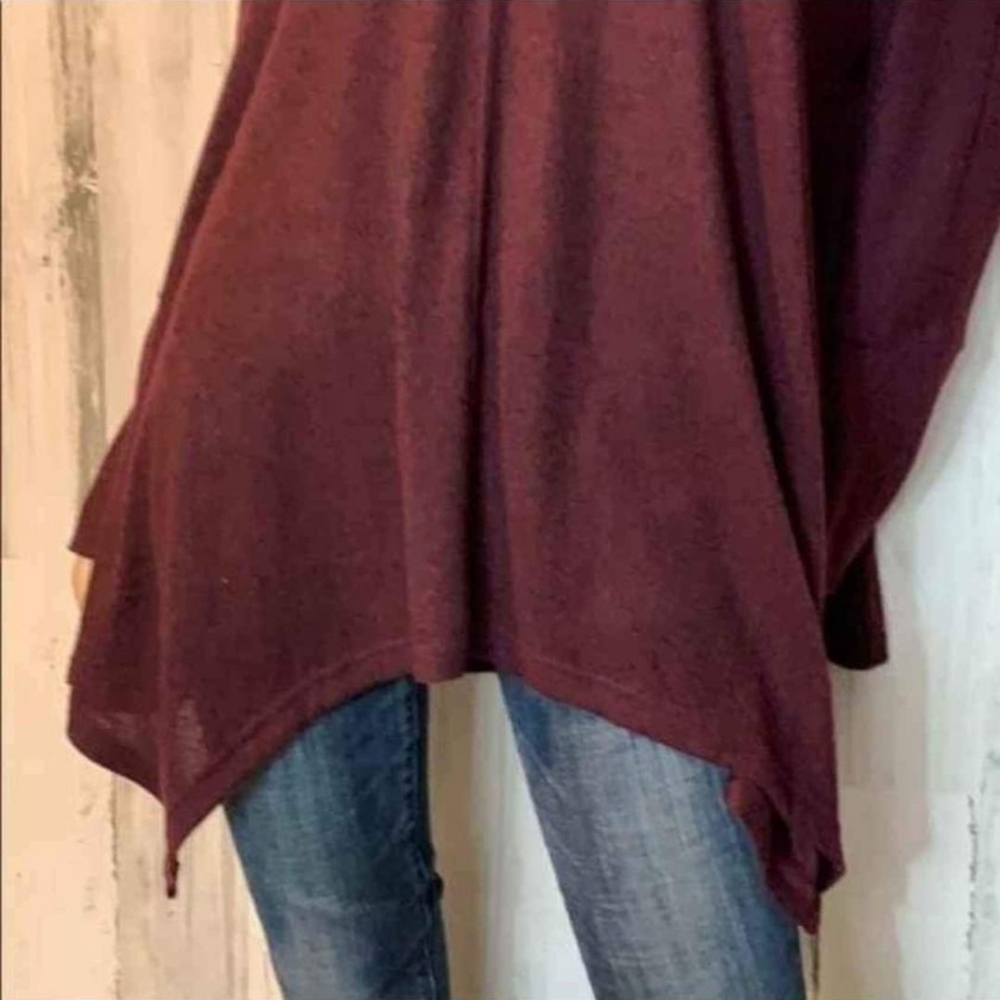 Size Lg Women's lightweight asymmetrical sweater from Felina - Picture 6 of 7